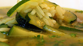 Cuketová polévka s mladým česnekem a rýží, Detail