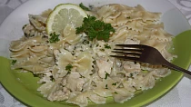 Farfalle s citronovou omáčkou a kuřecím masem