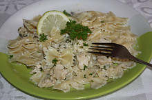 Farfalle s citronovou omáčkou a kuřecím masem