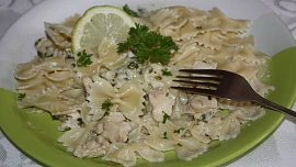 Farfalle s citronovou omáčkou a kuřecím masem