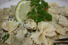 Farfalle s citronovou omáčkou a kuřecím masem