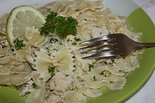 Farfalle s citronovou omáčkou a kuřecím masem