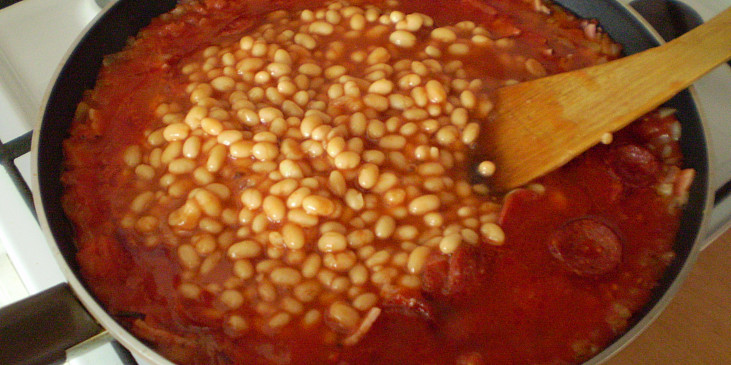 Fazolová chilli pánev (přidáme fazole a provaříme)