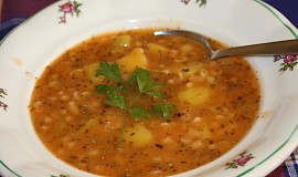 Fazolová polévka s bylinkami