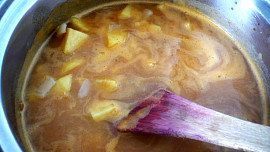 Fazolová polévka s bylinkami