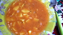 Fazolová polévka s bylinkami