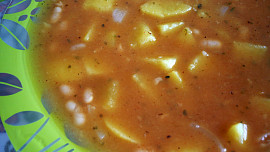 Fazolová polévka s bylinkami