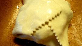 Hermelín skrytý v listovém těste