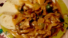 Houbová omáčka se zakysanou smetanou