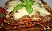 Houbové lasagne s rajčatovým pyré, slaninou a bazalkou