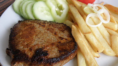 Hovězí steak s rozmarýnem a grilovanými brambory
