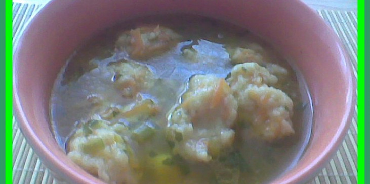 Kedlubnová polévka s mrkvovými noky