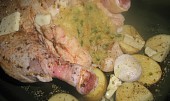 Kuře plněné bramborami (pripravené na pečenie)