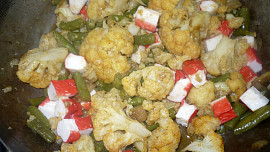 Květákový hrnec s krabími tyčinkami