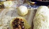 Lahodné bramborové knedlíky,plněné houbovou směsí (plníme knedlíky...)