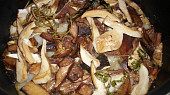 Pečené lesní houby v hořčičném bešamelu