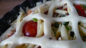 Pizza pod mřížkou