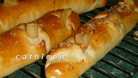 Sádlové rohlíky se škvarkovými knoflíčky