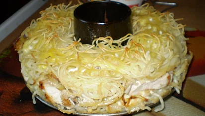 Špagetová bábovka, po upečení