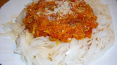 Špagety s mrkvovo-rajčatovou ,,omáčkou", Bohužel jsem v té době neměla celozrnné těstoviny, tak jsem to vyzkoušela s rýžovými (a bylo to dobré :))