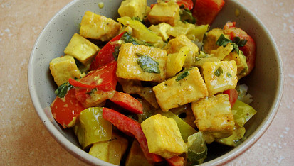 Tofu s kokosovo - kari omáčkou