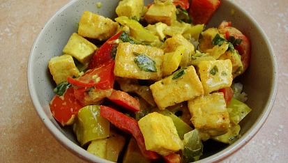 Tofu s kokosovo - kari omáčkou