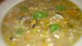 Čočkovo-kroupová polévka s houbami