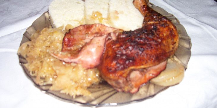 Country pečené kuře na kysaném zelí