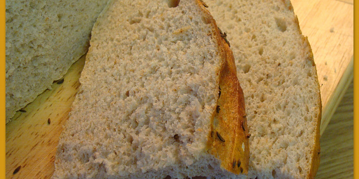 Domácí kmínový chleba (Na řezu)