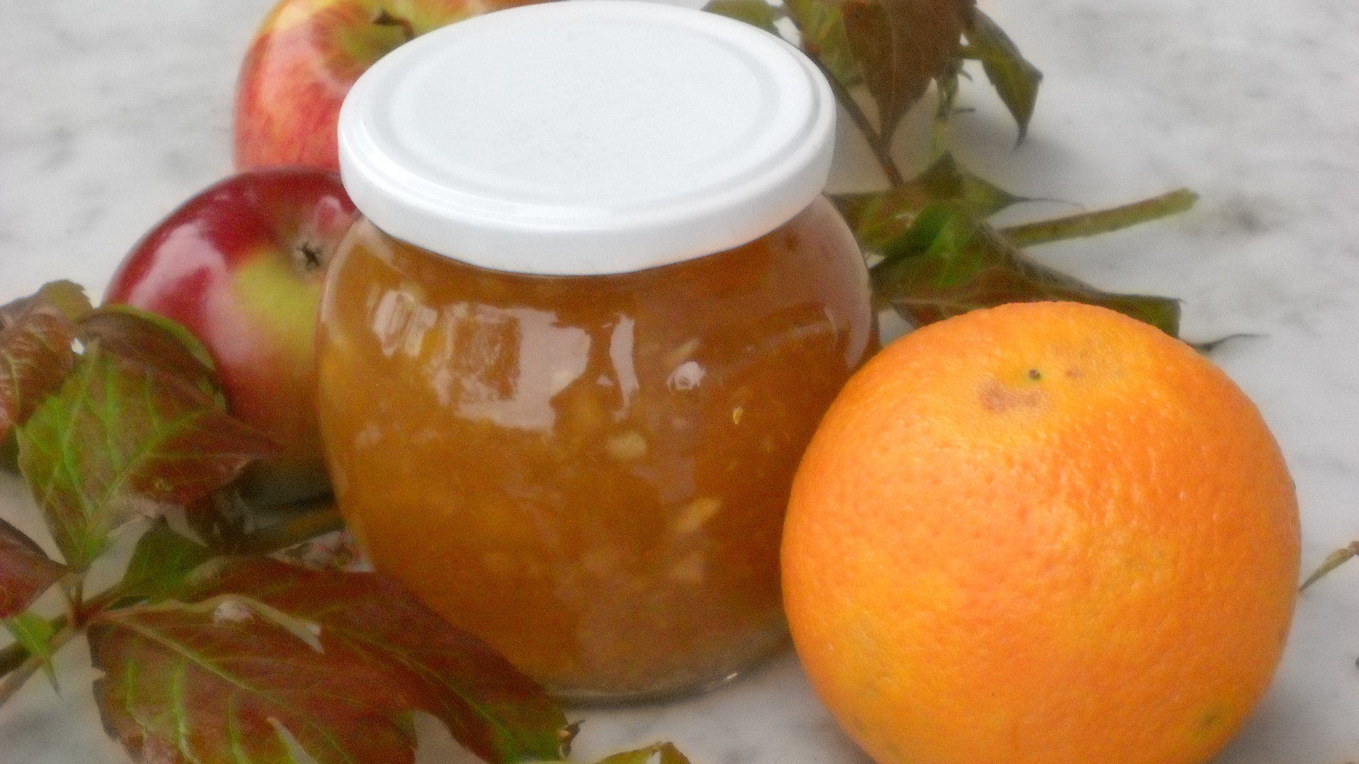 Jablkovo-pomerančový pikantní džem