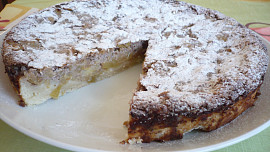 Jablkový koláč s ořechovou zálivkou