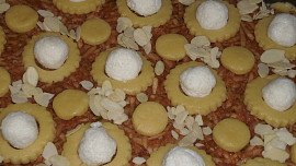 Křehké jablečno-makové řezy