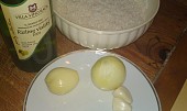 Kuře pečené na víně s cibulí a česnekem