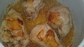 Kuře pečené na víně s cibulí a česnekem