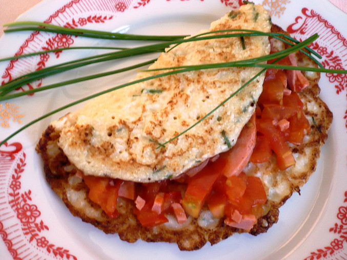 Květákové omelety s rajčaty