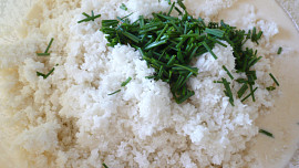 Květákové omelety s rajčaty