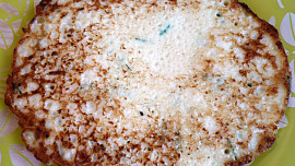 Květákové omelety s rajčaty