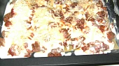 Lasagne s mletým masem a žampiony, první vrstva