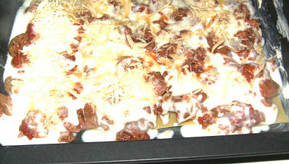 Lasagne s mletým masem a žampiony, první vrstva