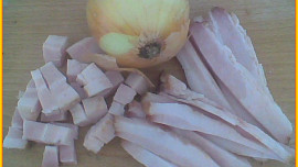 Masové koule s anglickou slaninou na kysaném zelí v parním hrnci