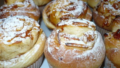 Meruňkové šneky, Šneci pečení ve formě na muffiny. Bylo jich 12 ks.