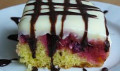 Obrácený švestkový koláč s krémem