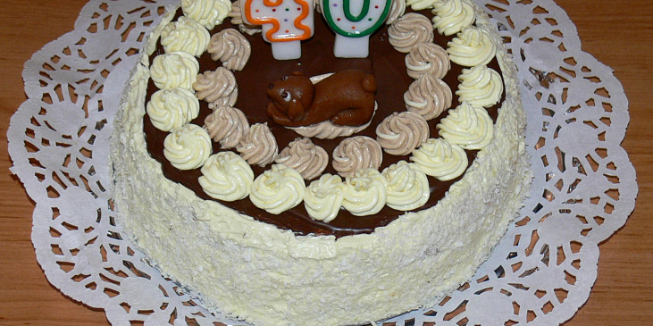 Ořechový dort s pudinkovým krémem (Dortík čtyřicítka)