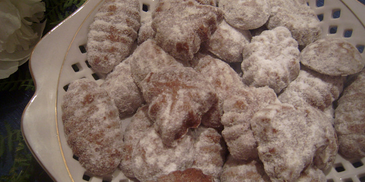 Ořechy s krémem (cukroví obalené v cukru)