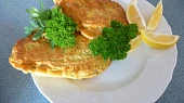 Pangasius v těstíčku, tady dvě,další se smaží na pánvi