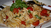 Penne s rajčaty a bazalkou