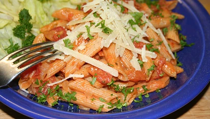 Penne ve smetanovo-rajčatové omáčce