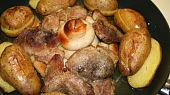 Pepřová plec na vinné klobáse s máslovou omáčkou