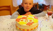 Potahovaný dort k narozeninám, Oslavenec s dortem
