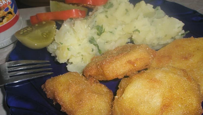 Smažené kedlubny s koprovými bramborami